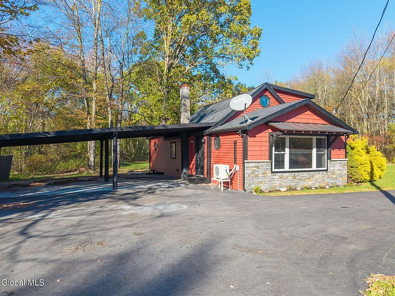 4th image of 487 Malta Avenue