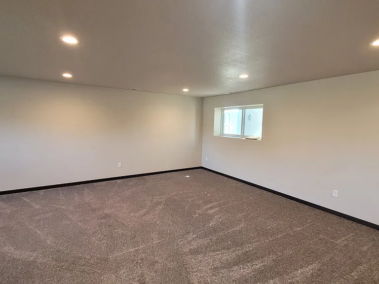 541 Mace Dr — Photo 9