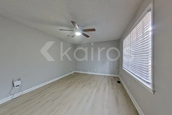 3 bed, 1.0 bath, 1350 sqft, $1,625 — Photo 4