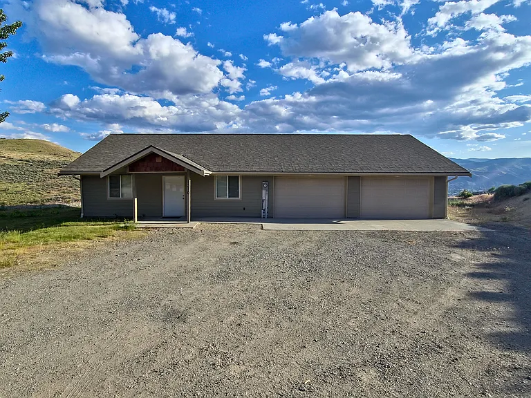 1310 Chucker Ln — Photo 1