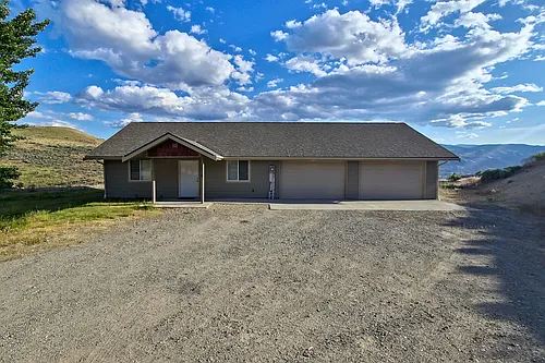1310 Chucker Ln Photo 1