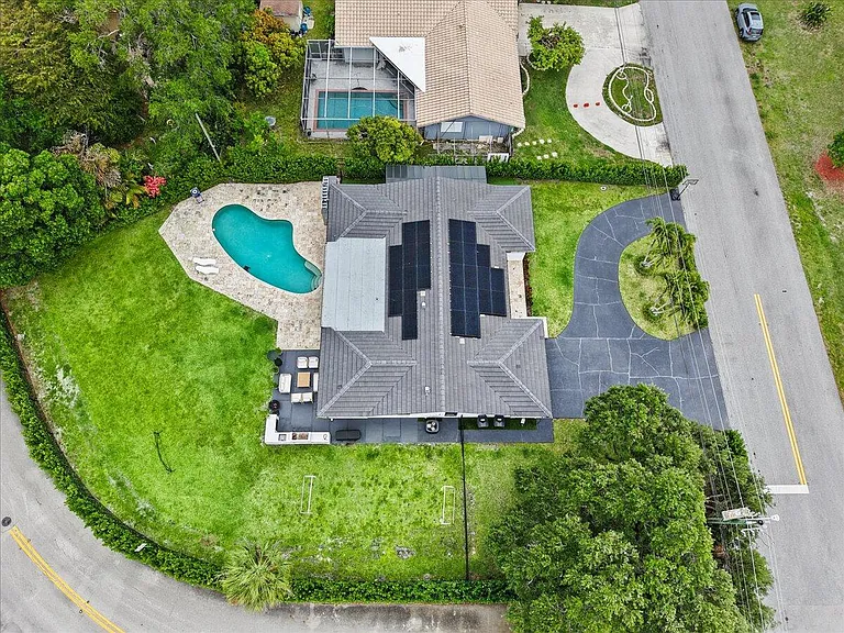 1049 W Palmetto Park Rd — Photo 38