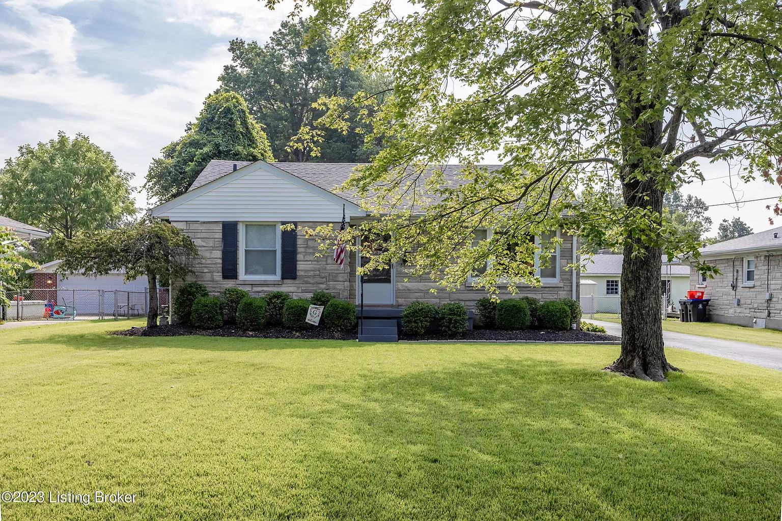 5431 Southview Dr photo 1