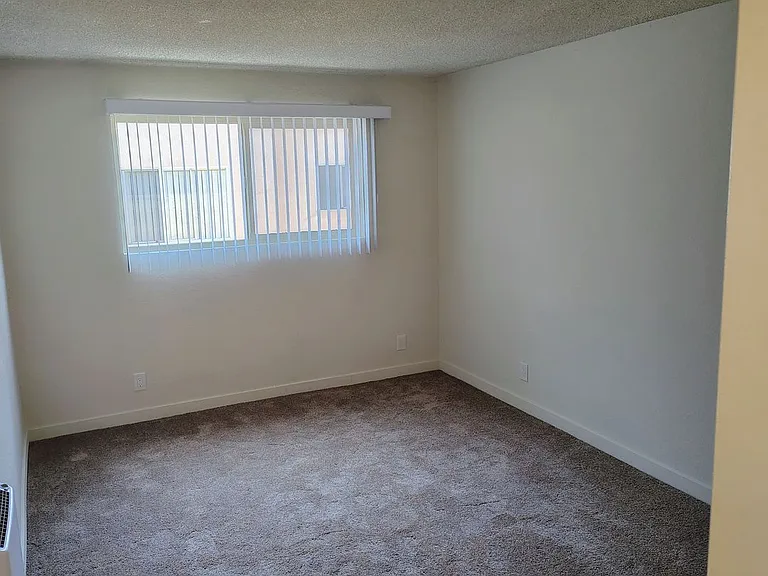 11434 Calvert St — Photo 18