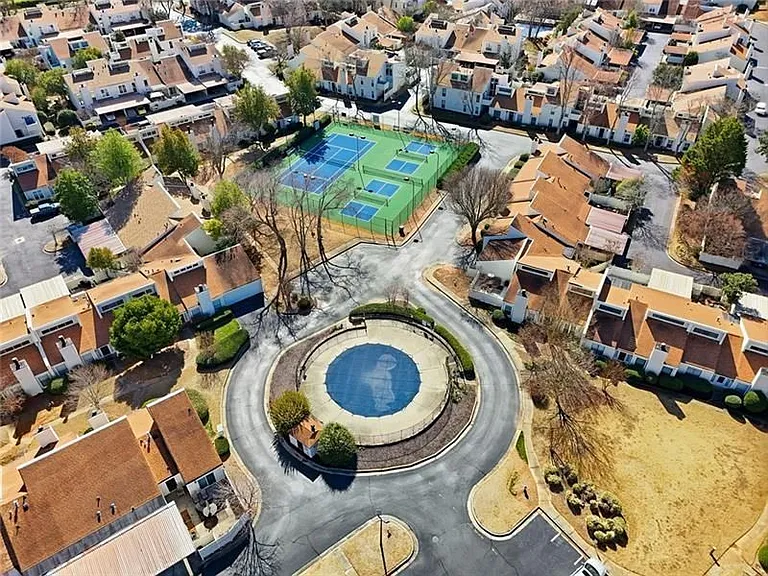 813 Serramonte Dr — Photo 12