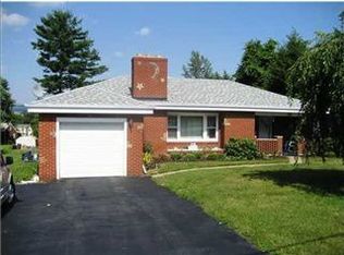 1596 Woodlawn Dr, Latrobe, PA 15650