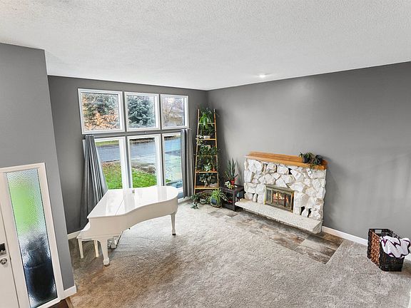 3rd image of 2027 E 56th Ave
