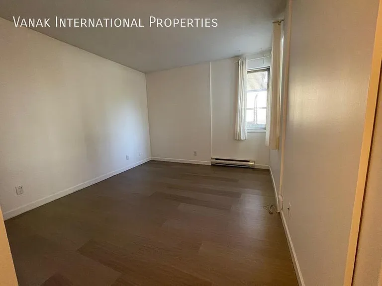 137 W 17th St #205 — Photo 11
