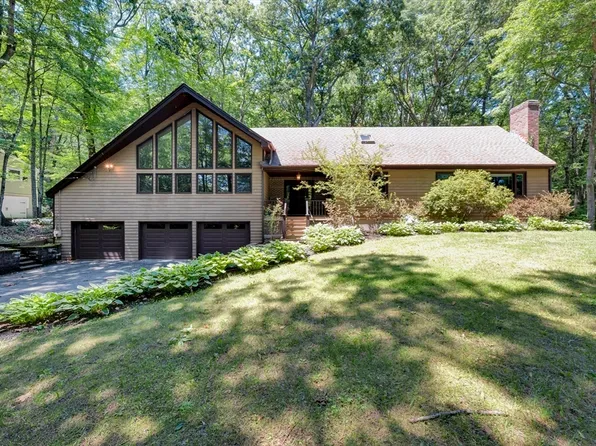 6 Laurelwood Dr, Oxford, MA 01540