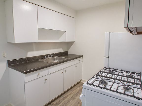 3rd image of 600 Allenby Ave APT 1