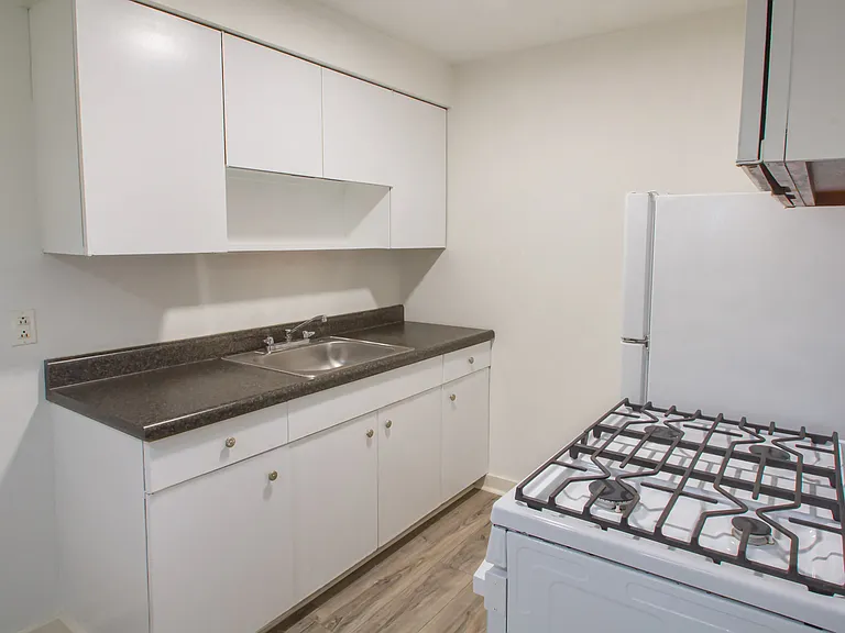 600 Allenby Ave #1 — Photo 3