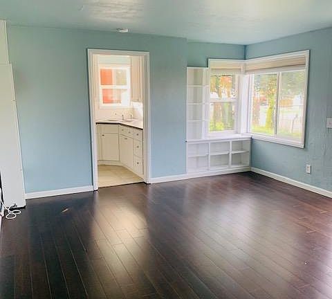 3rd image of 1312 Warren Ave