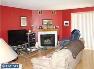 826 Lily Ln, Ewing, NJ 08638