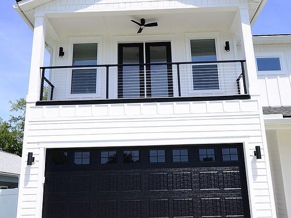 3rd image of 703 8TH Avenue N