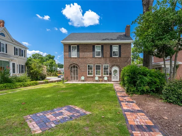 105 Cambridge Ave E, Greenwood, SC 29646