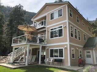 11270 S Lakeshore Rd, Chelan, WA 98816