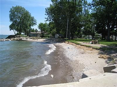 2nd image of 2019 Lakewood Ave