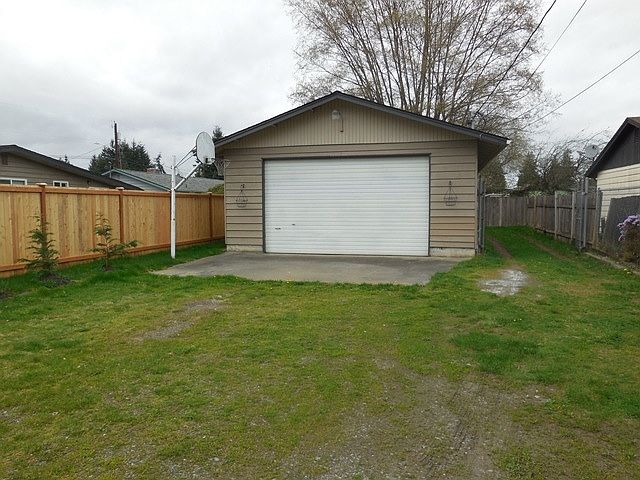 1st image of 5431 1/2 85th Pl NE