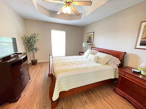 5th image of 245 Bradford Dr