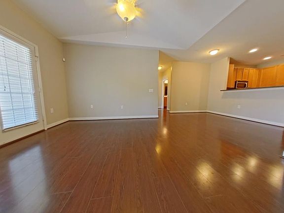 5th image of 7108 Friendly Ave