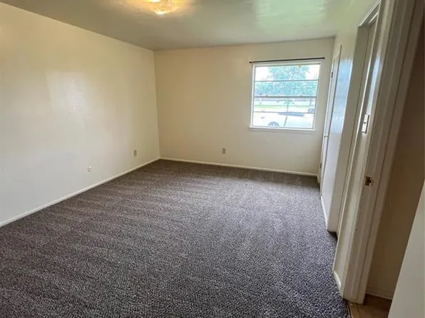 3104 Stanford St, Greenville, TX 75401