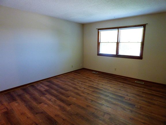 3rd image of 217 Pawnee Ln