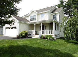 74 Treetop Ln, Manchester, NH 03102