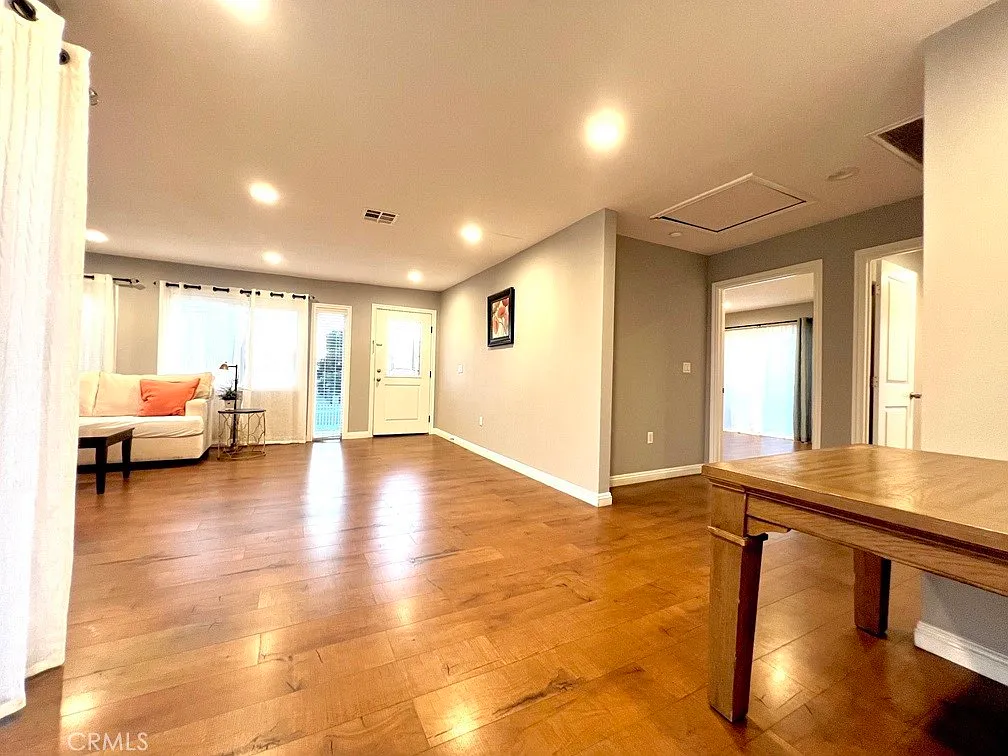 2 bed, 1340 sqft, $3,950 — Photo 4