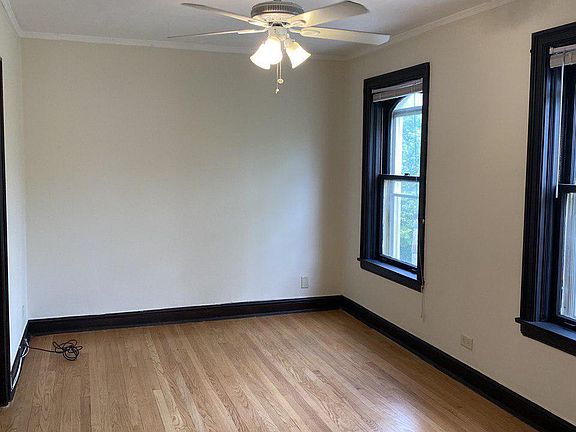 3rd image of 1104 Chicago Ave APT 9