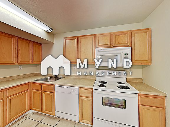 4th image of 1328 D St APT 3