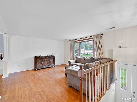 3rd image of 21 Pierce Lane