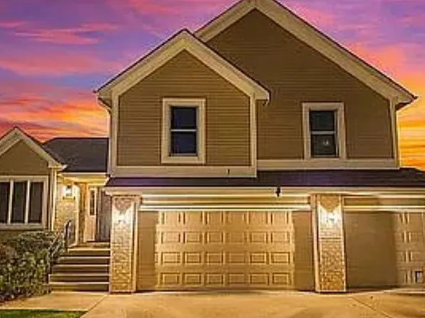 110 Cedar St, Smithville, MO 64089