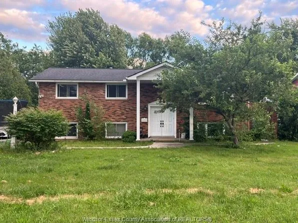 9542 Malden Rd, Amherstburg, ON N9J 2W2