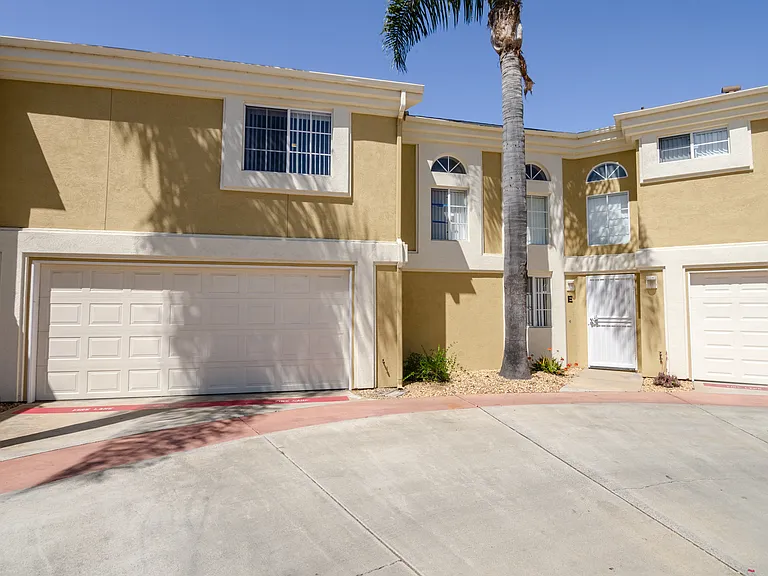 Holly Square - Military Housing — Photo 17