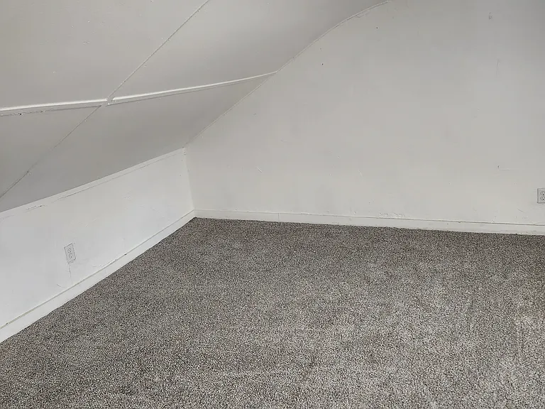 320 Wallace St — Photo 42