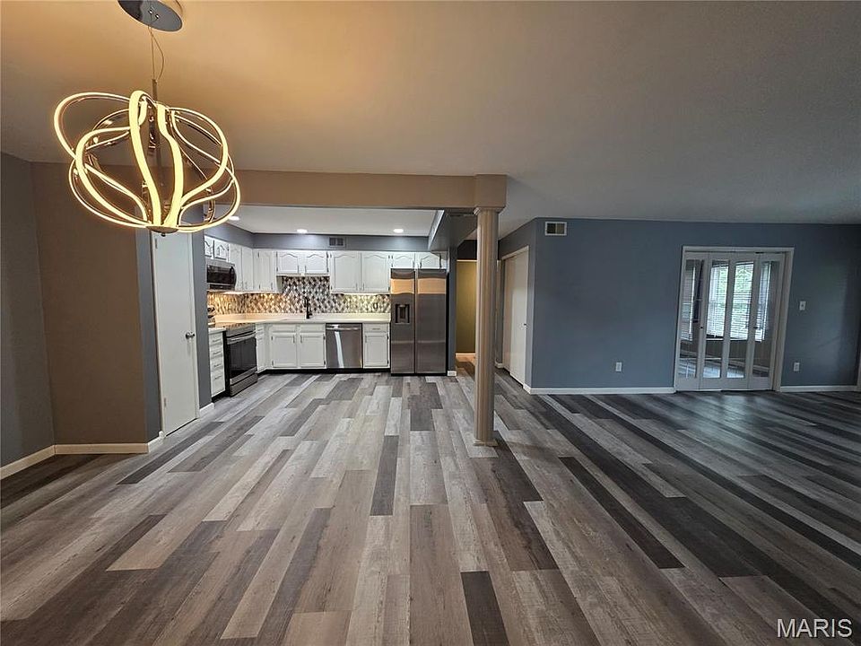 1st image of 1902 Meadowtree Ln APT 2
