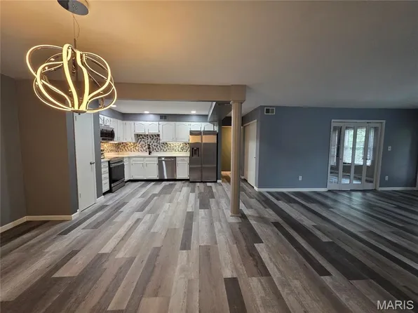1902 Meadowtree Ln APT 2, Saint Louis, MO 63122