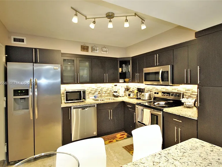 5161 Collins Ave #1610 — Photo 6