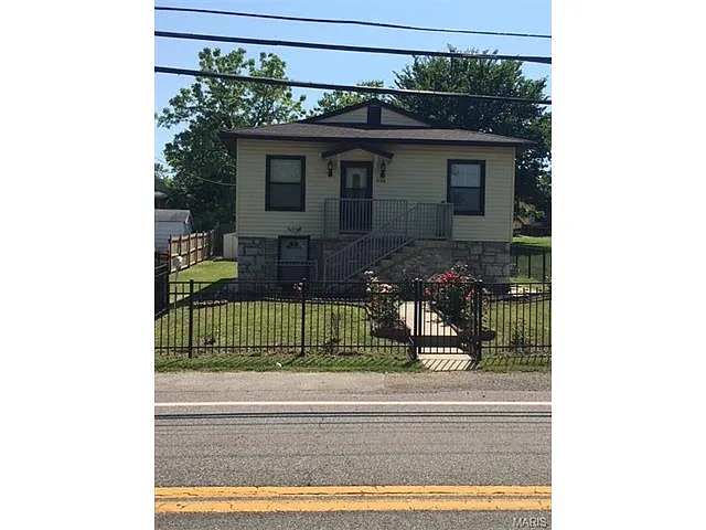5126 Heege Rd photo 1