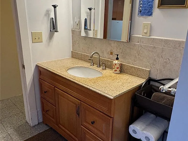 26 Center Ave — Photo 25