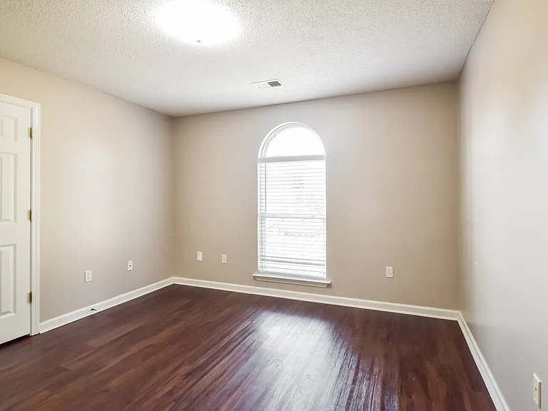1708 Cherry Creek Dr — Photo 13
