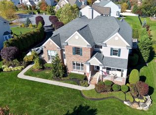 895 Garden Ct, Easton, PA 18040