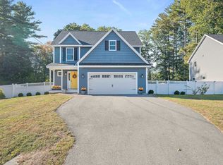 14 Adelaide St, Hudson, NH 03051