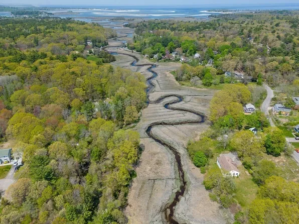 44 Sumner St, Gloucester, MA 01930