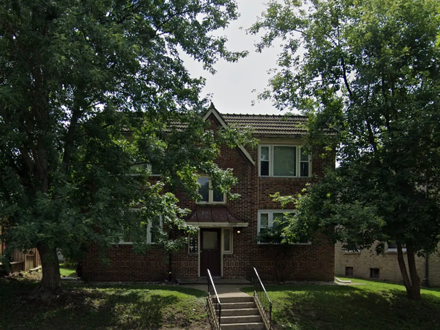 2422-24 Benderwirt Ave — Photo 1