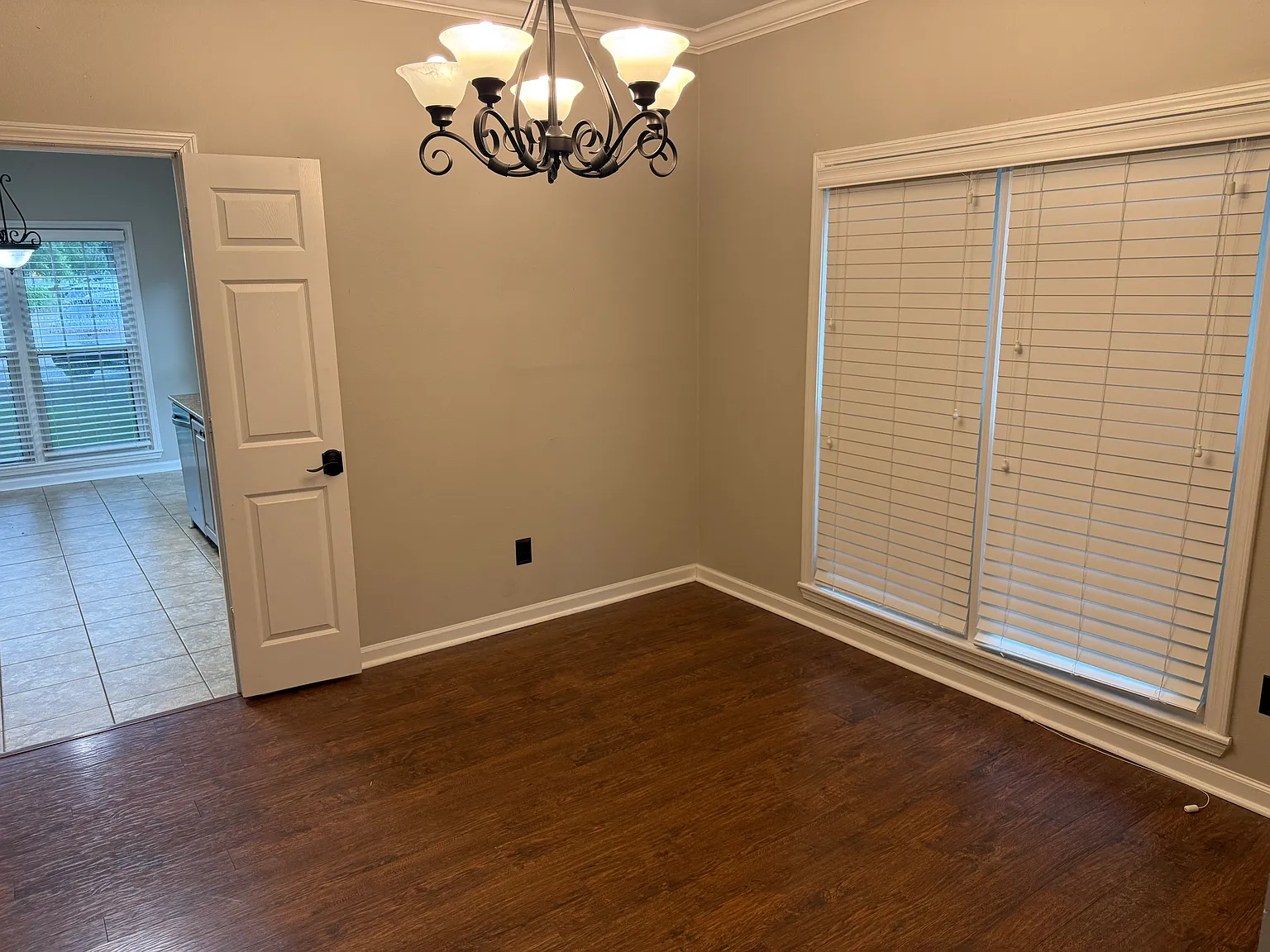 3 bed, 1300 sqft, $1,800 — Photo 4