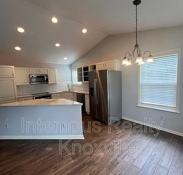 1333 Willmann Ln — Photo 11