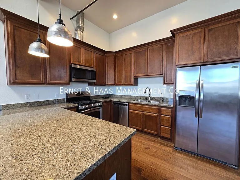 800 S Pacific Ave #205 — Photo 4