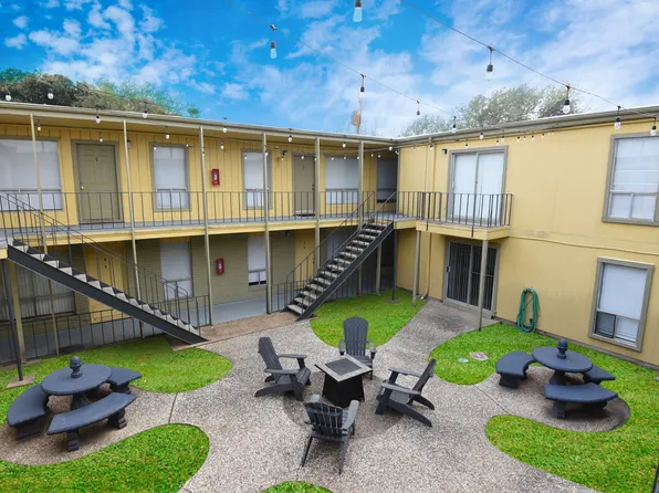Carelton Courtyard, 215 Market St #A308, Galveston, TX 77550