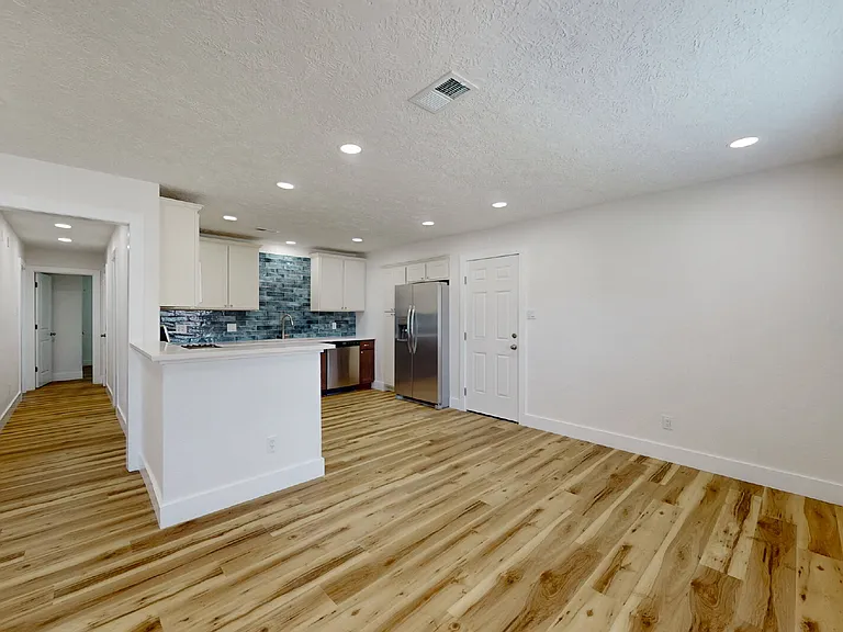 1012 San Saba Dr — Photo 5